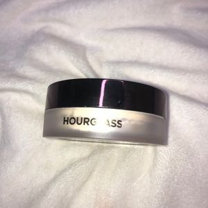 Hourglass Translucent Veil Powder